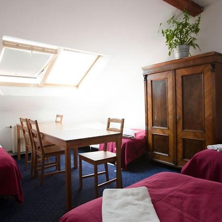 Hostel Rosemary Прага Экстерьер фото