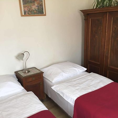 Hostel Rosemary Прага Экстерьер фото
