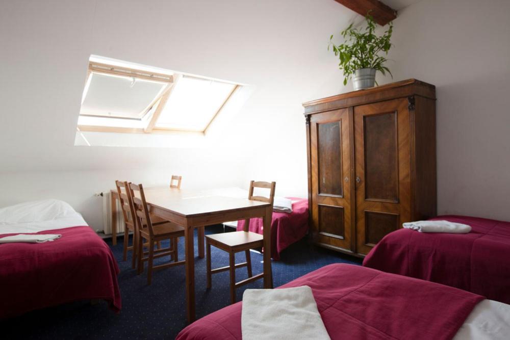 Hostel Rosemary Прага Экстерьер фото