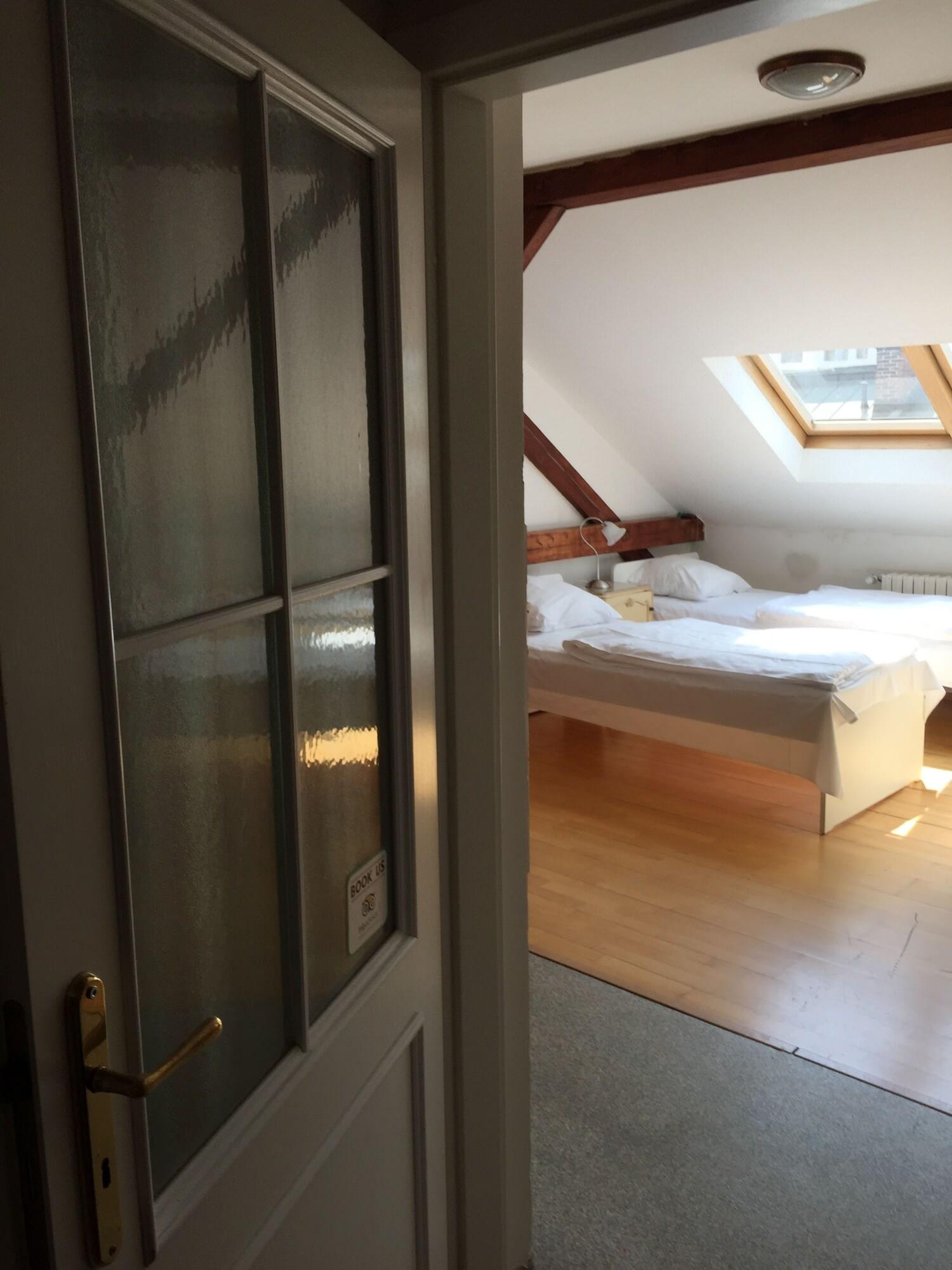 Hostel Rosemary Прага Экстерьер фото