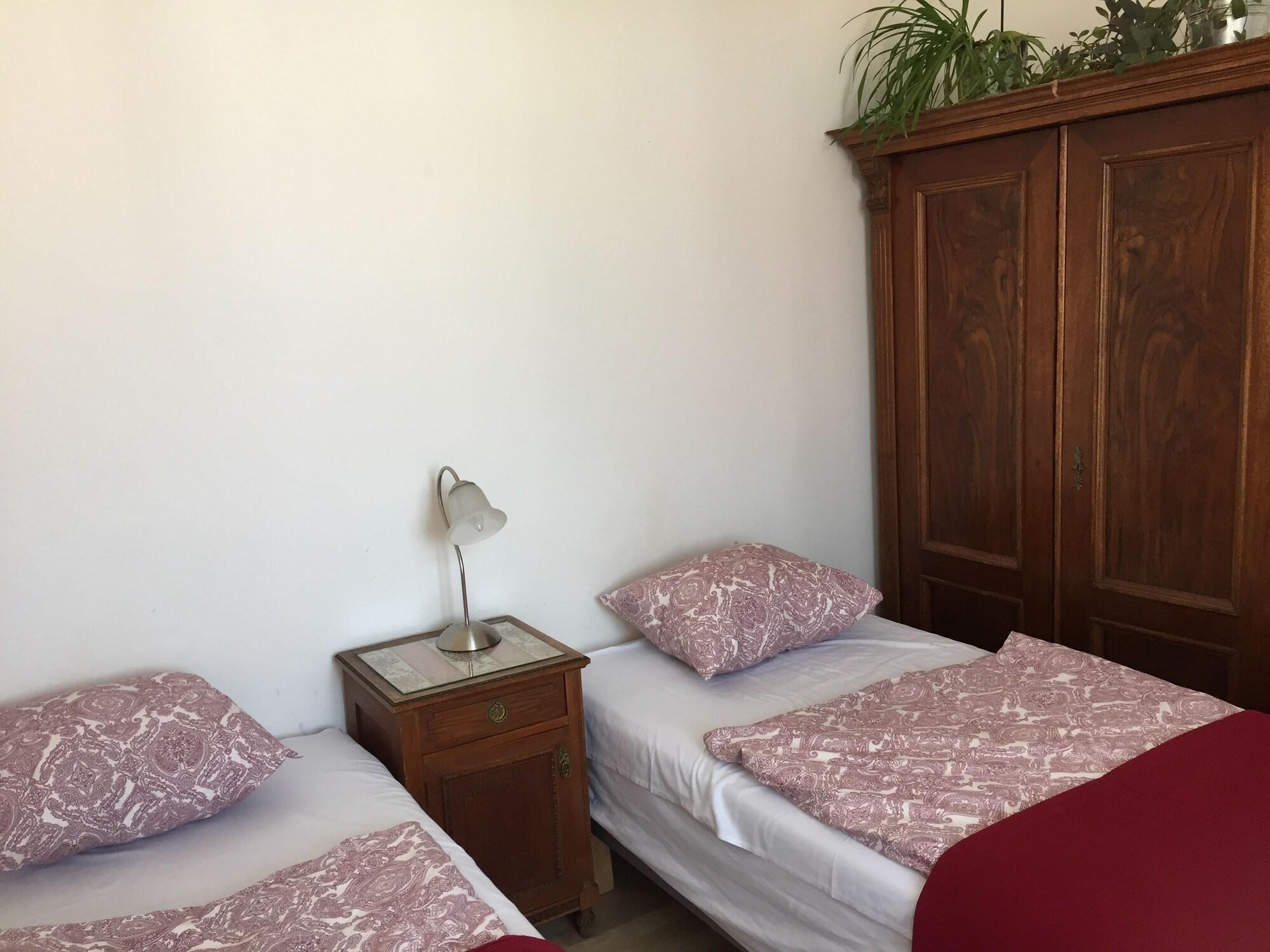 Hostel Rosemary Прага Экстерьер фото