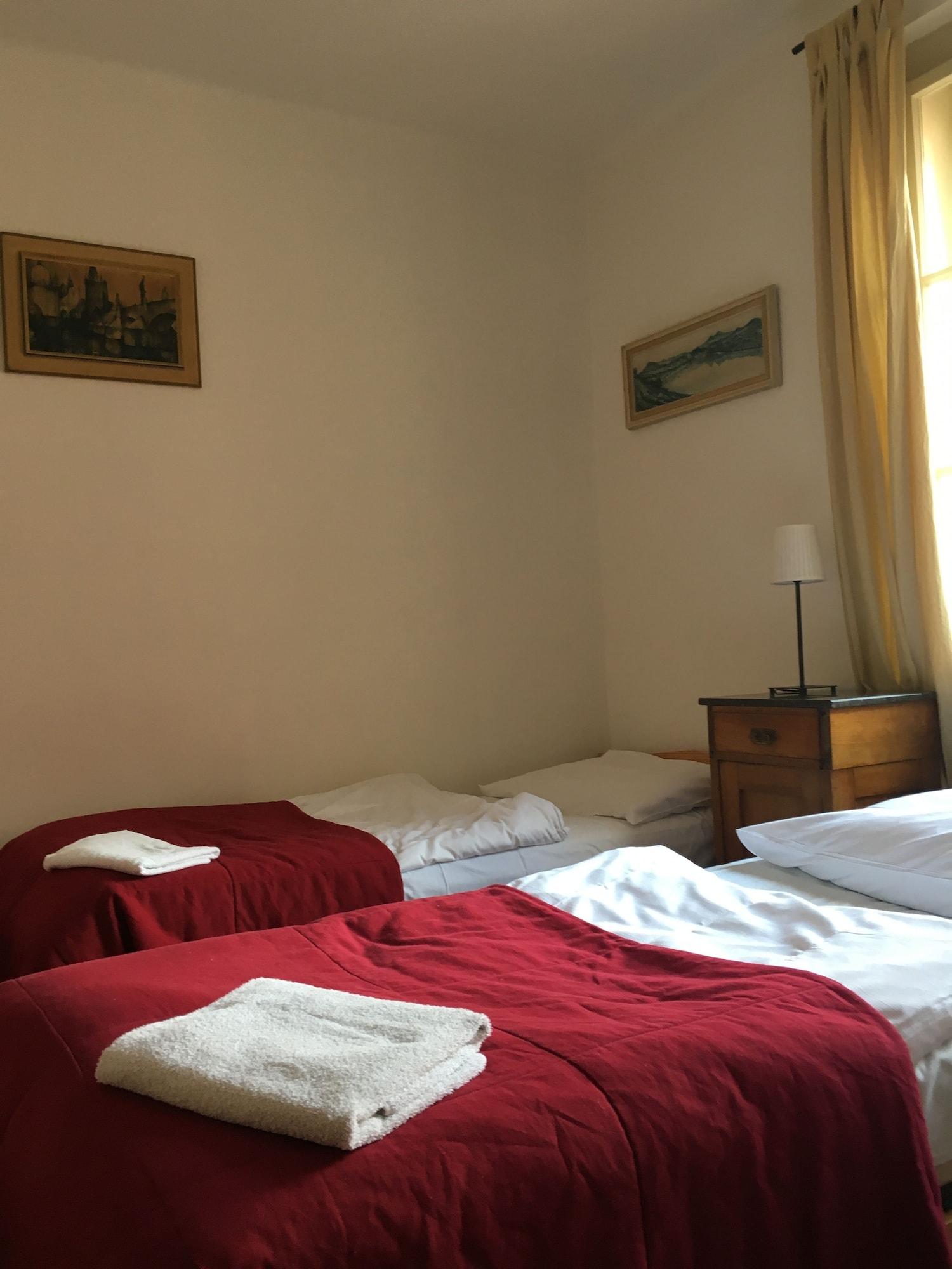 Hostel Rosemary Прага Экстерьер фото