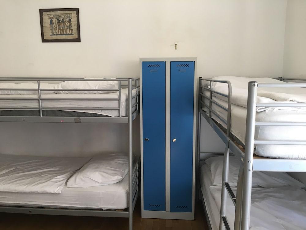 Hostel Rosemary Прага Экстерьер фото