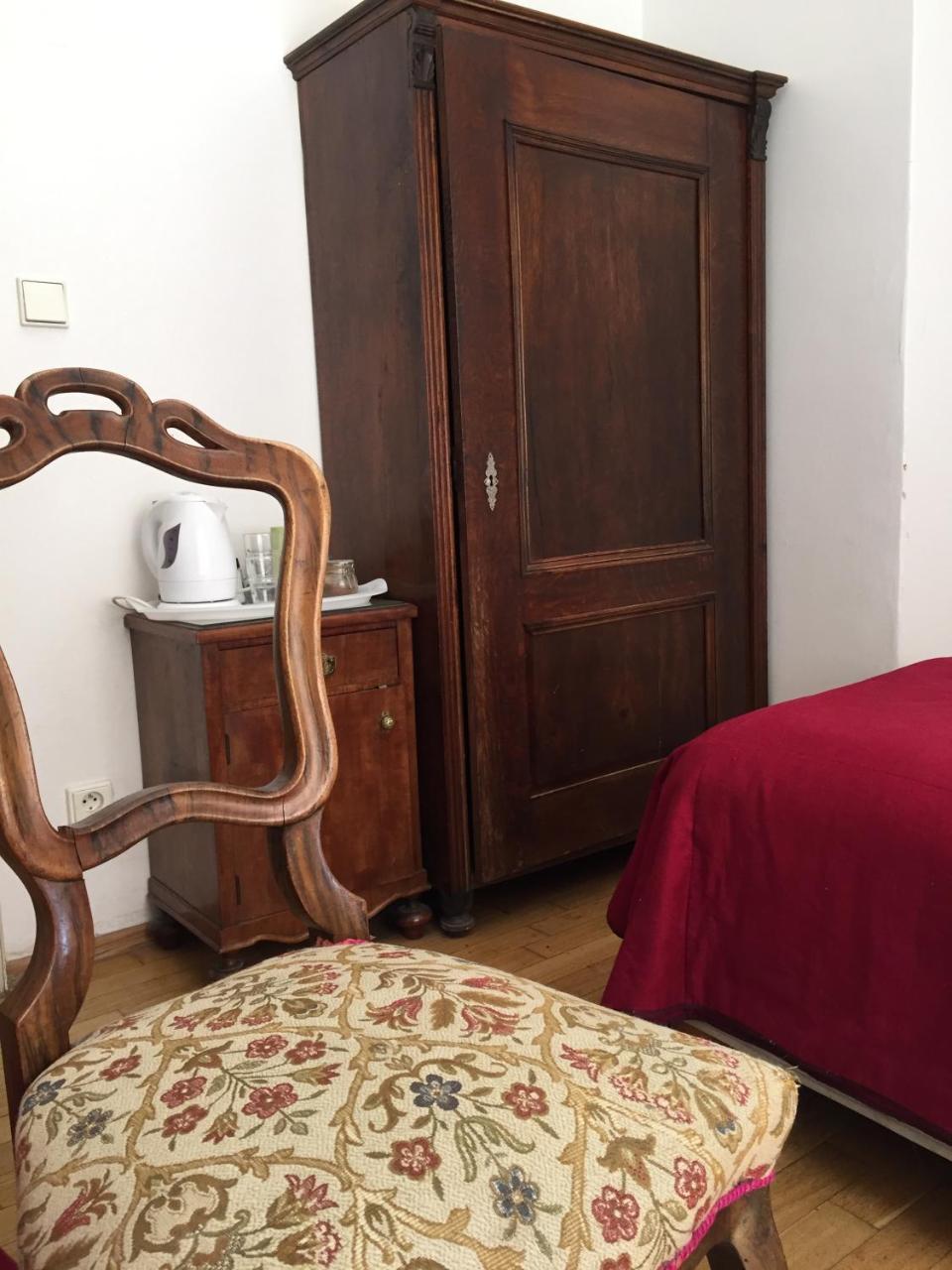 Hostel Rosemary Прага Экстерьер фото