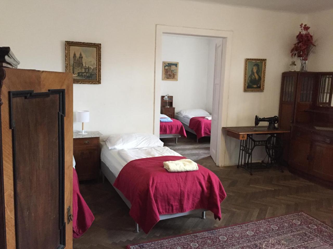 Hostel Rosemary Прага Экстерьер фото
