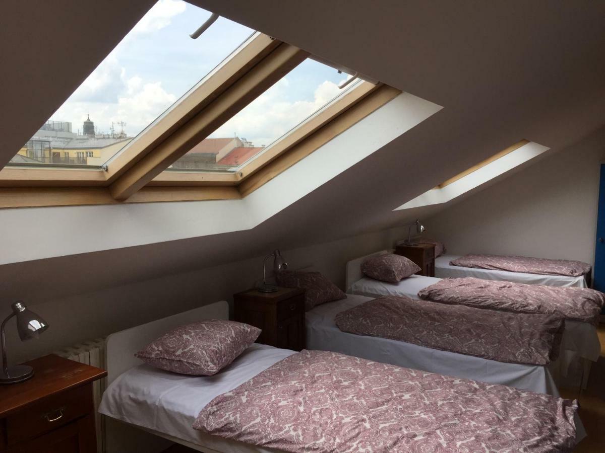 Hostel Rosemary Прага Экстерьер фото